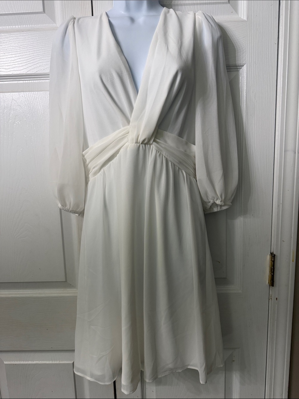 Vince Camuto Ivy Elegant White V-Neck Chiffon Midi Dress Sz 4 NWT